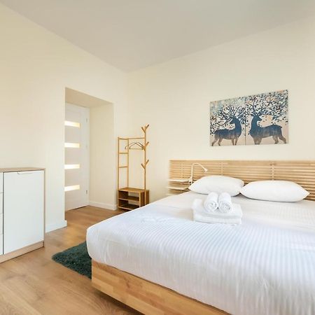 Ochota Sunny Apartment ワルシャワ エクステリア 写真