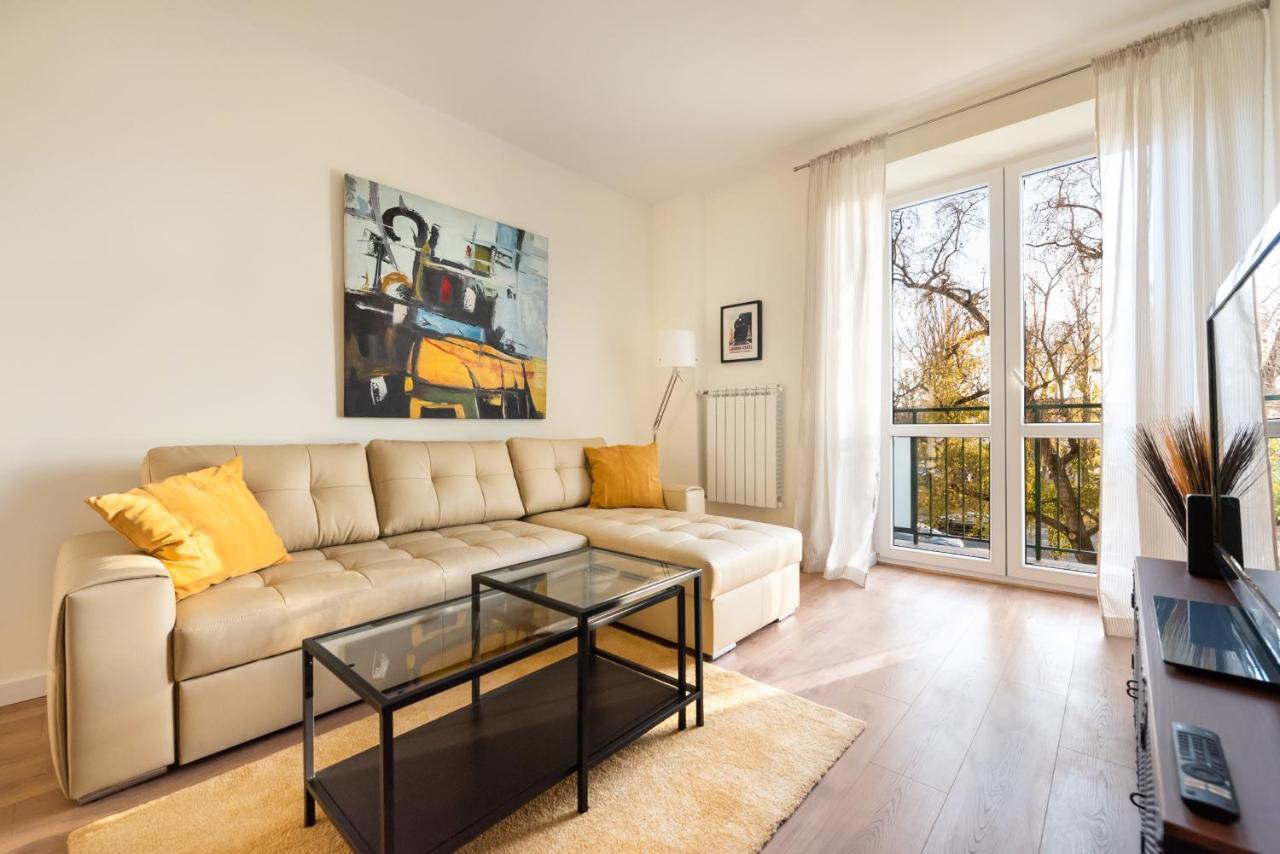 Ochota Sunny Apartment ワルシャワ エクステリア 写真