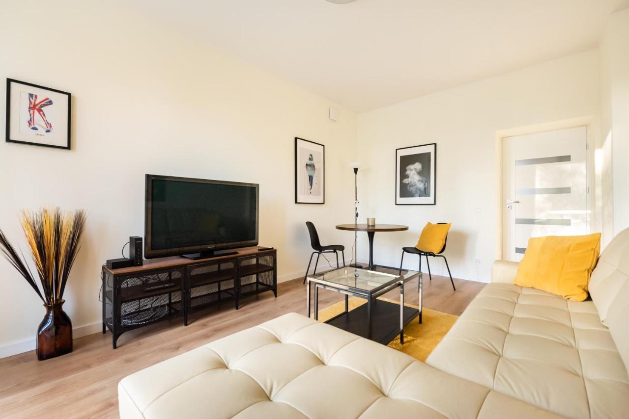 Ochota Sunny Apartment ワルシャワ エクステリア 写真