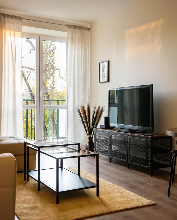 Ochota Sunny Apartment ワルシャワ エクステリア 写真