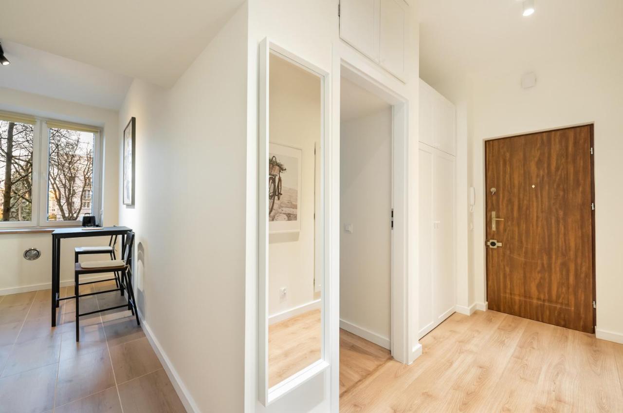Ochota Sunny Apartment ワルシャワ エクステリア 写真
